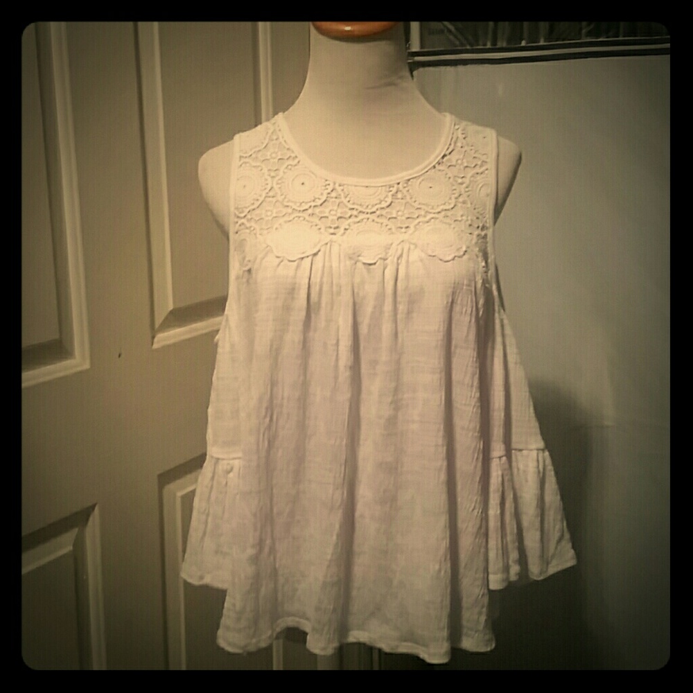 White lace long sleeve top ✨